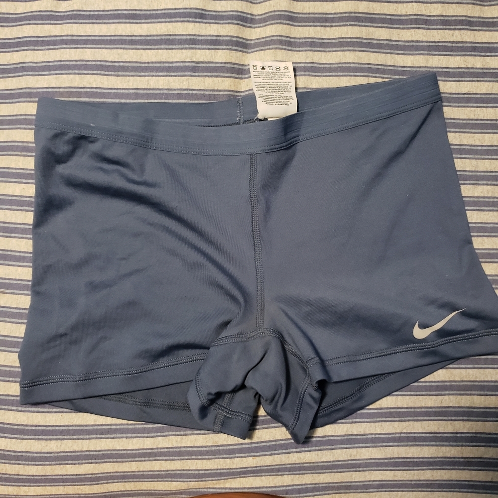 Nike shorts size M